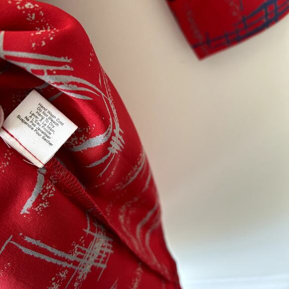 Urban Outfitters 100% Silk Lux Dress Red Size M NWT Abstract Artsy Retro Modest - Picture 8 of 8